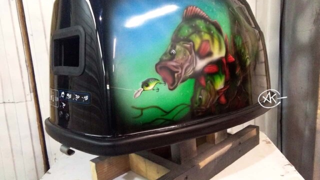 Аэрография на лодочном моторе